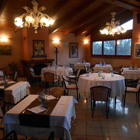 Hotel La Maddalena Quattro Castella Екстериор снимка