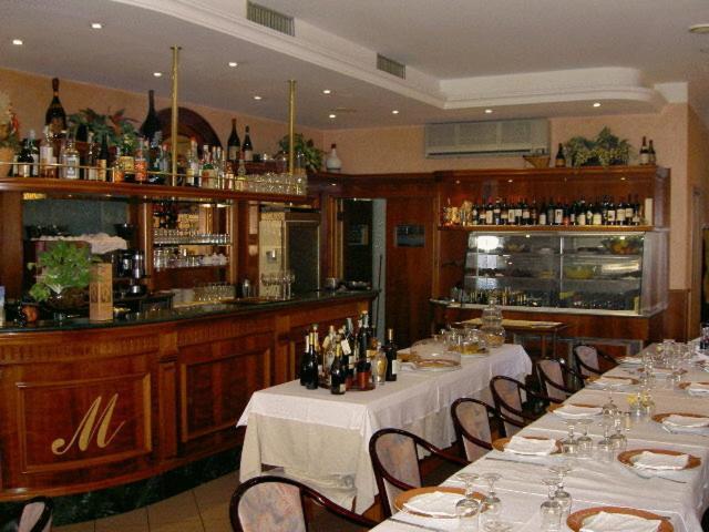 Hotel La Maddalena Quattro Castella Екстериор снимка