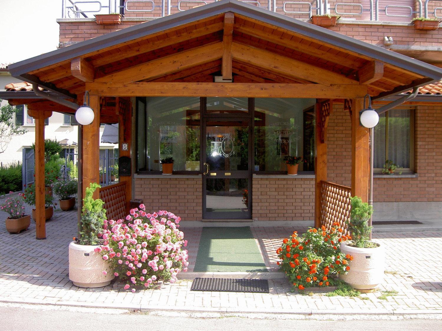 Hotel La Maddalena Quattro Castella Екстериор снимка