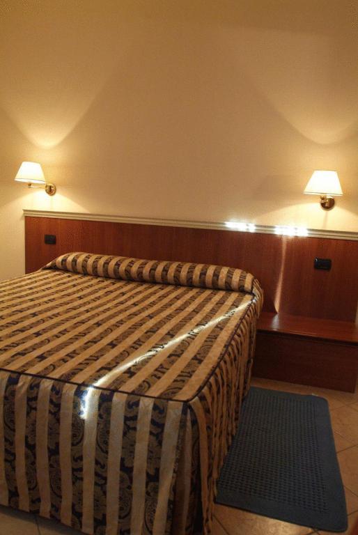 Hotel La Maddalena Quattro Castella Стая снимка
